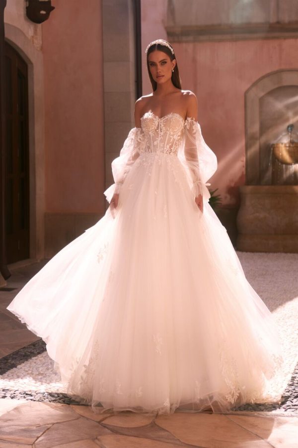Πριγκιπικό νυφικό strapless με φουσκωτά μανίκια Adonis - Bridal Art