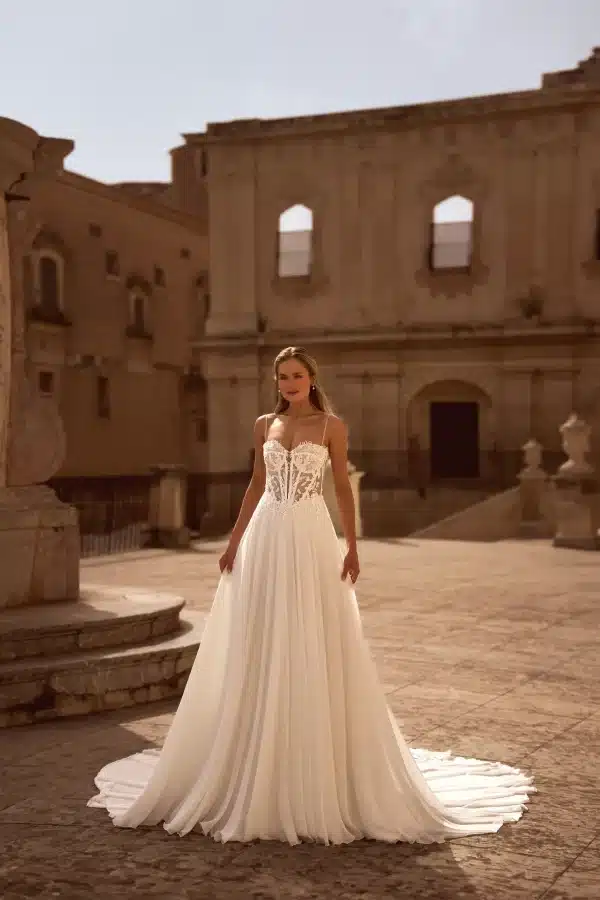 νυφικό με κορσέ, μακρινή λήψη - Bridal Art
