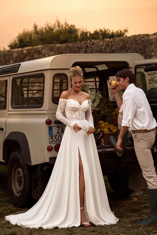 νυφικό με μανίκια από δαντέλα - Bridal Art