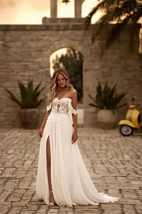 απλό και ρομαντικό νυφικό με δαντέλα - Bridal Art